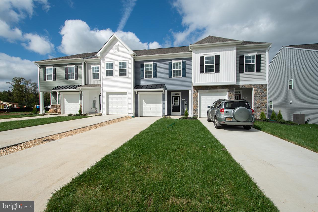 MCCAULEY CROSSING - Residential Lease