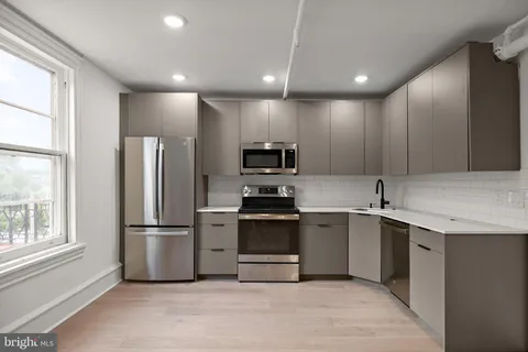 MLS: DENC2081654
