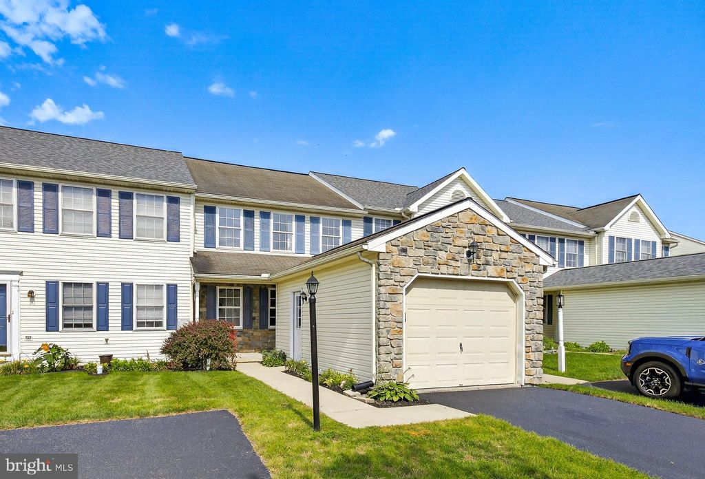 Photo of 572 E Wood Duck Drive, MANHEIM, PA 17545 (MLS # PALA2073576)
