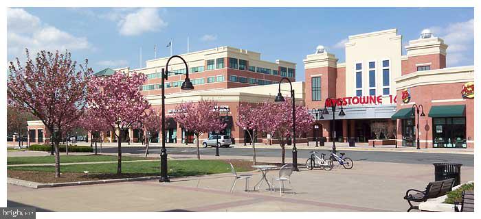 KINGSTOWNE - Residential Lease