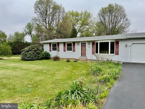 Photo of 203 Shughart Ave, BOILING SPRINGS, PA 17007 (MLS # PACB2053488)