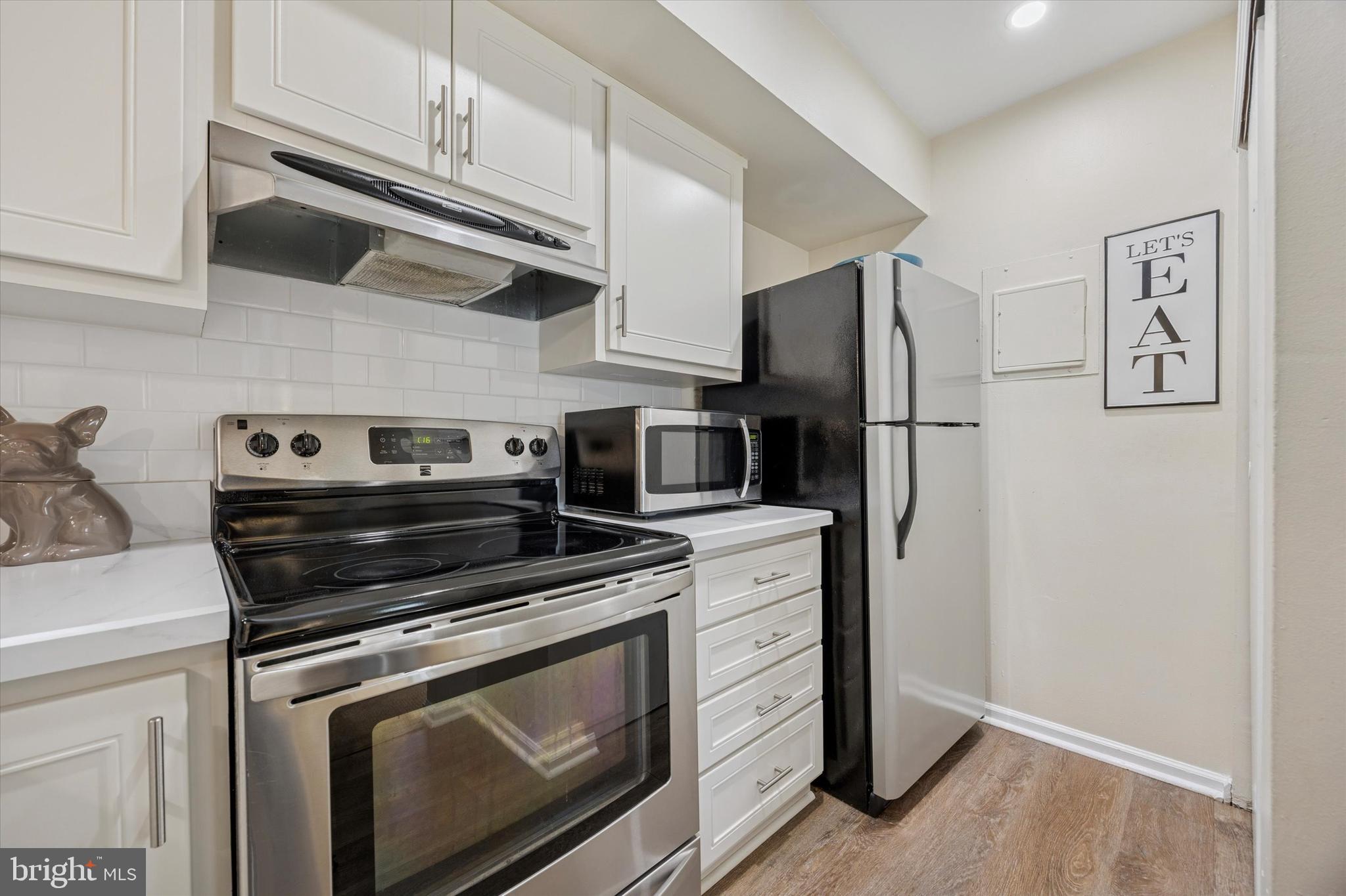 SAW MILL VALLEY - Residential