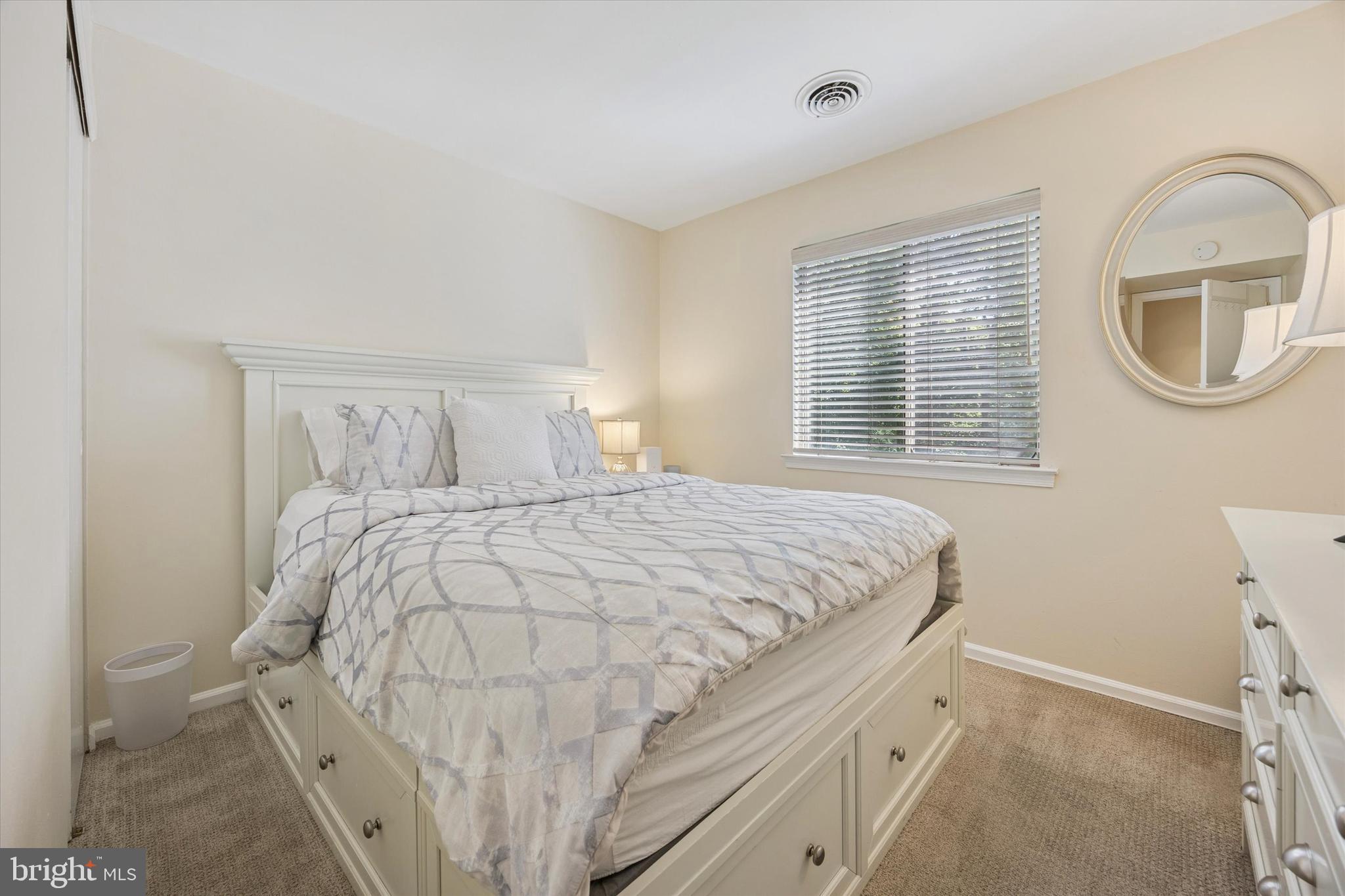 SAW MILL VALLEY - Residential