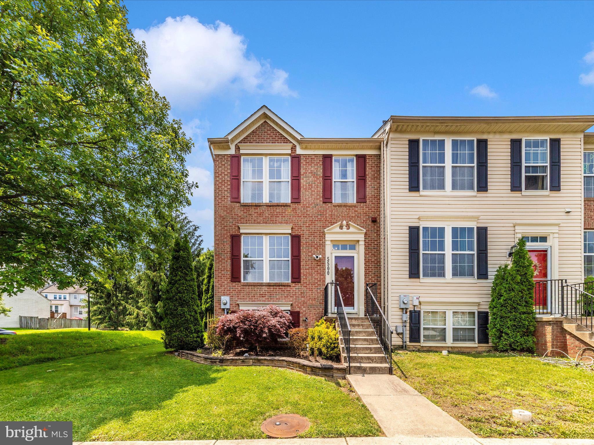 Welcome to one of the largest models in the community, offering bump-outs on all three levels and a thoughtfully designed layout perfect for comfortable living and entertaining. This stunning home features 2 spacious master suites upstairs, plus a fully finished basement with a 3rd bedroom and full bath—ideal for guests, in-laws, or a home office.
Step inside to find beautiful hardwood floors throughout the main level, an upgraded kitchen with granite countertops, stainless steel appliances, a center island, and an eat-in breakfast area. A separate dining room provides additional space for hosting.
The primary master suite is a true retreat with a sitting area, large walk-in closet, and a luxurious en-suite bath featuring dual vanities, a soaking tub, and a separate shower. The second master bedroom also offers its own full bath for maximum convenience.
The finished walk-out basement boasts a large rec room, third bedroom, full bath, and access to a fully fenced backyard—perfect for relaxing or entertaining.
Don't miss your chance to own this spacious and beautifully upgraded home in a prime location close to shops, dining, and commuter routes.