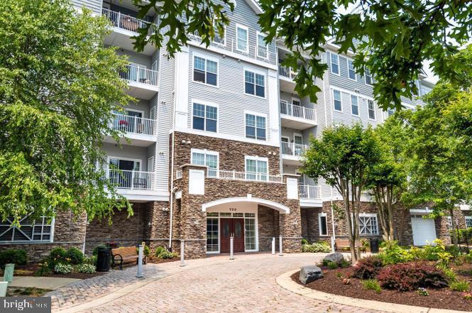 700 CATTAIL COVE 302