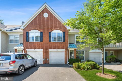 Townhouse For Sale - 16 Lee Court<br/> Middlesex County, PLAINSBORO, NJ 08536