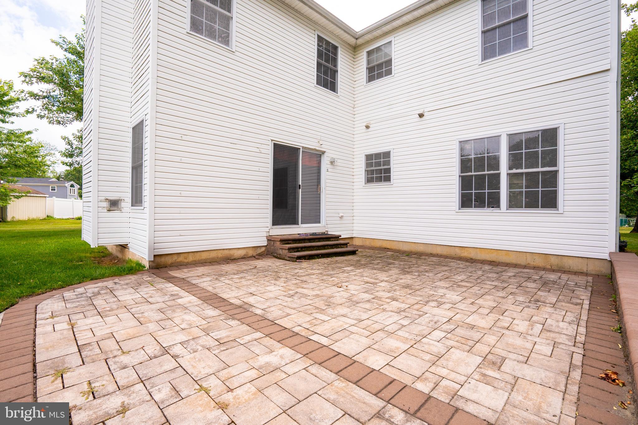 6 MAPLE AVENUE