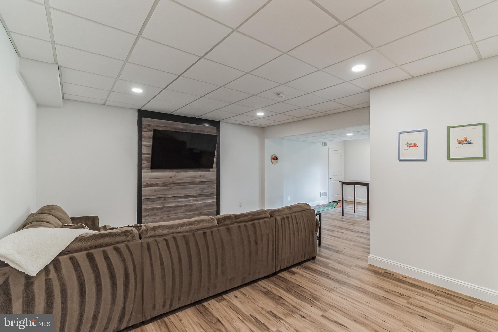 PLYMOUTH VALLEY ESTATES - Residential