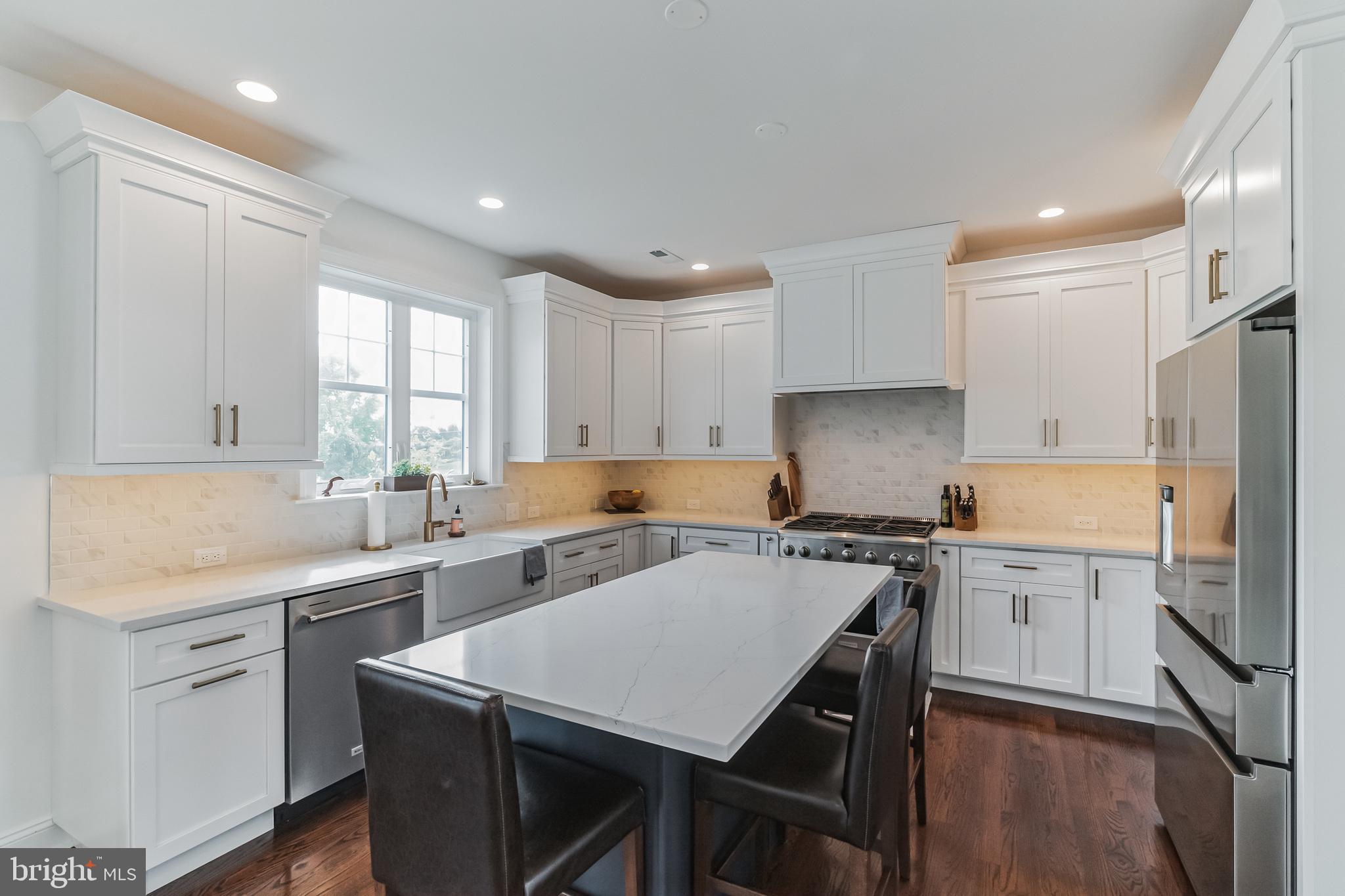 PLYMOUTH VALLEY ESTATES - Residential