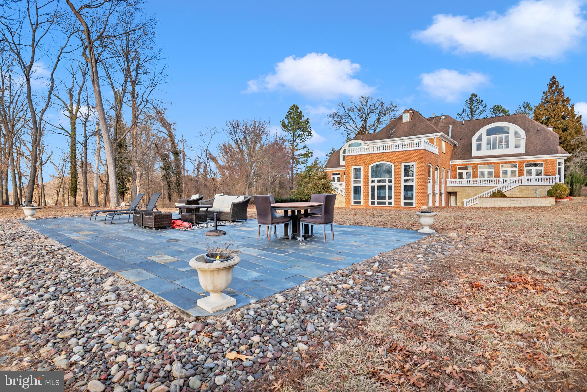 RIVER VIEW - Residential