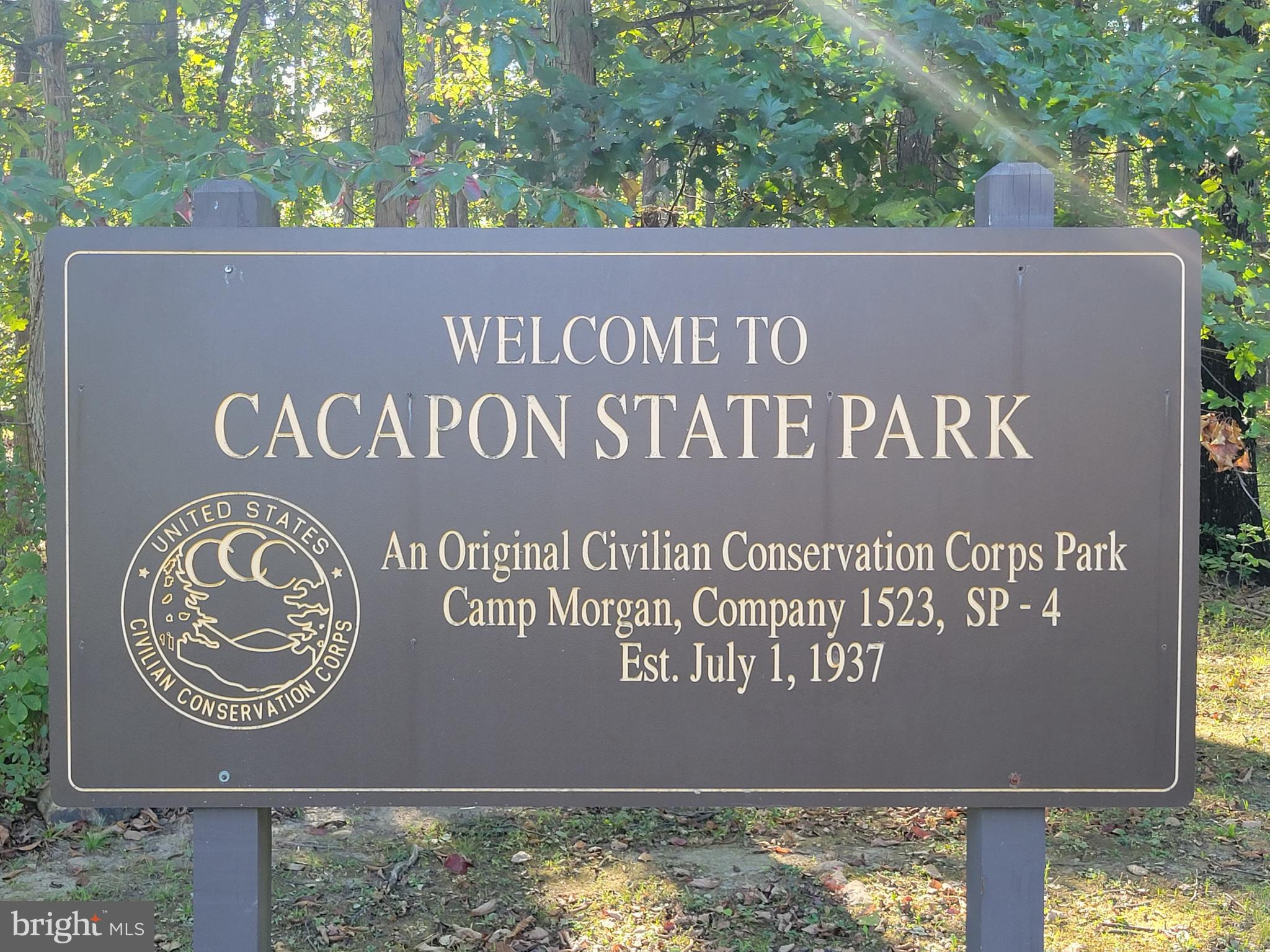 CACAPON EAST - Land