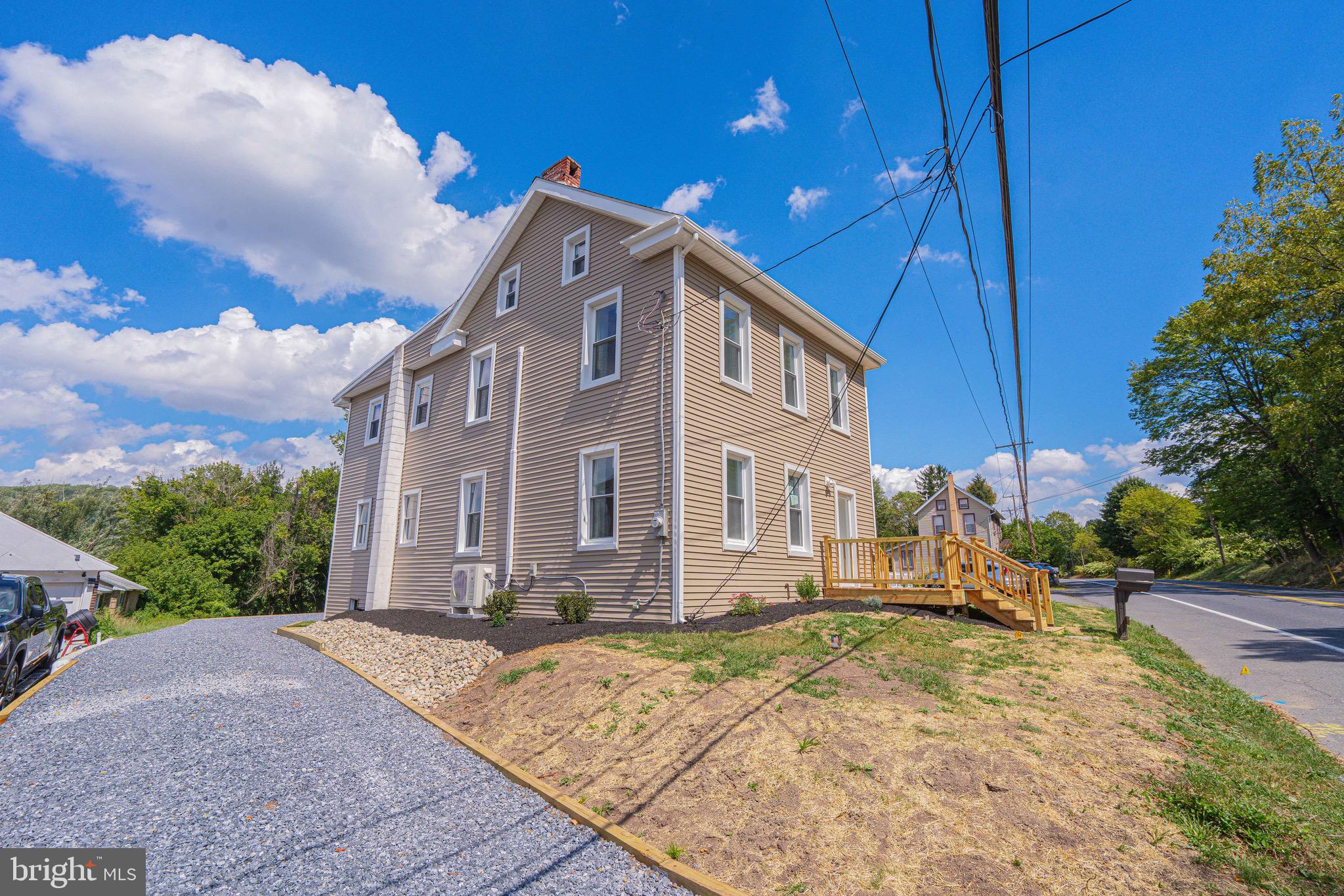 1113 E EMMAUS AVENUE