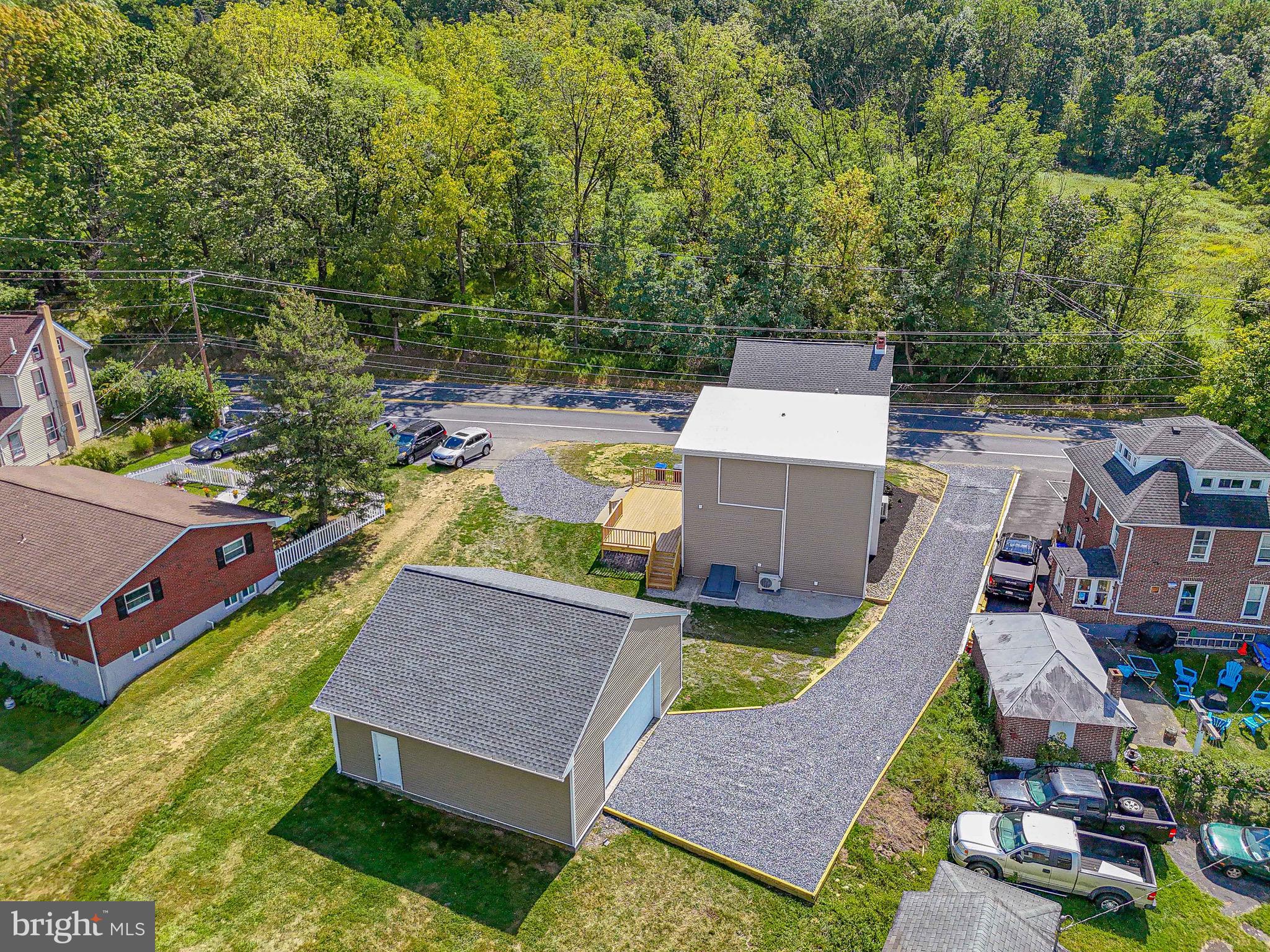 1113 E EMMAUS AVENUE