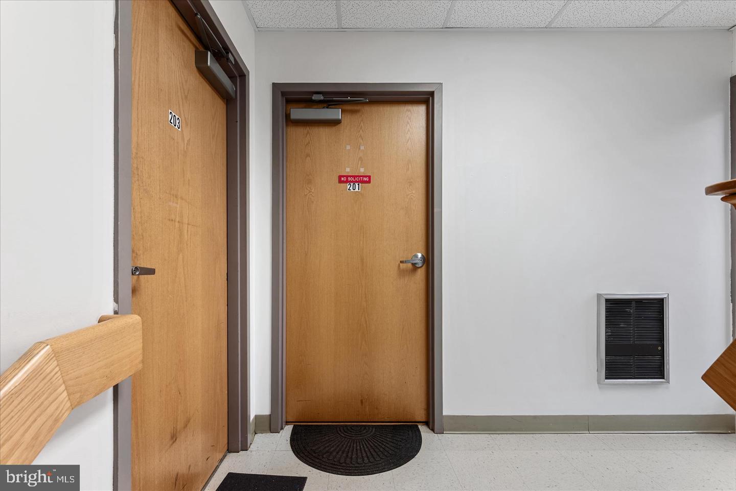 10521 CRESTWOOD 201