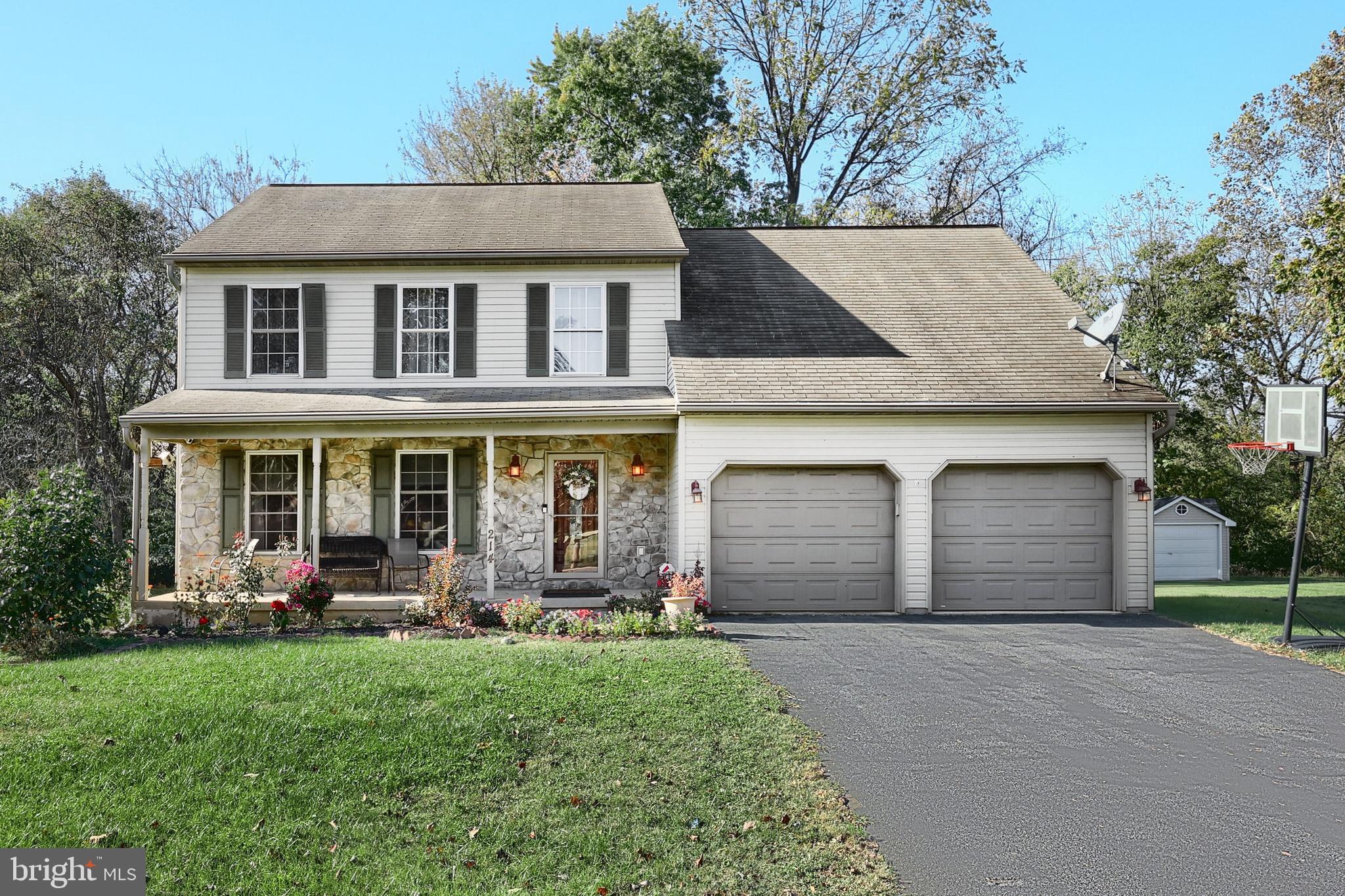 214 HOLLY LANE