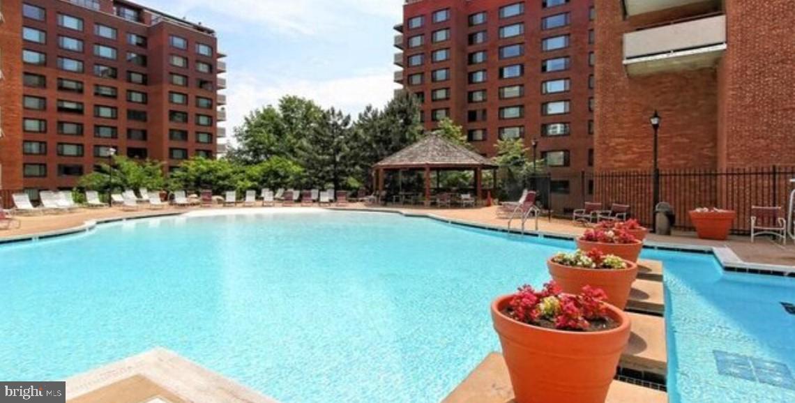 RIVER PLACE WEST - Residential Lease