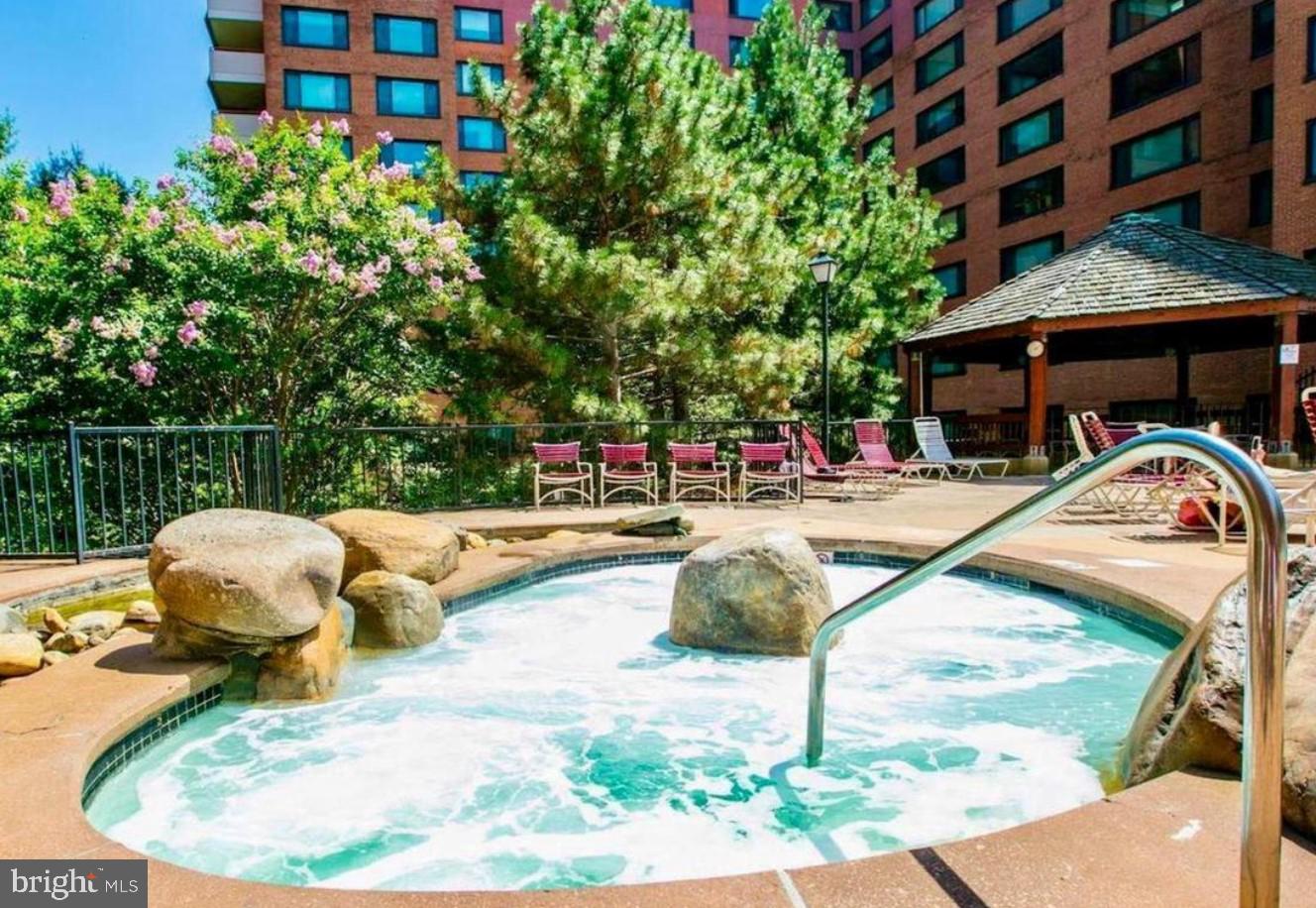 RIVER PLACE WEST - Residential Lease