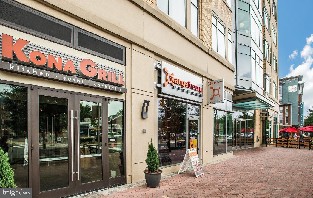 RIVER PLACE WEST - Residential Lease