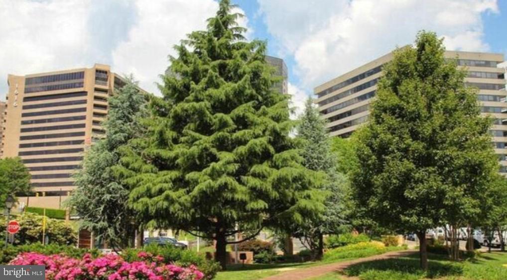 RIVER PLACE WEST - Residential Lease