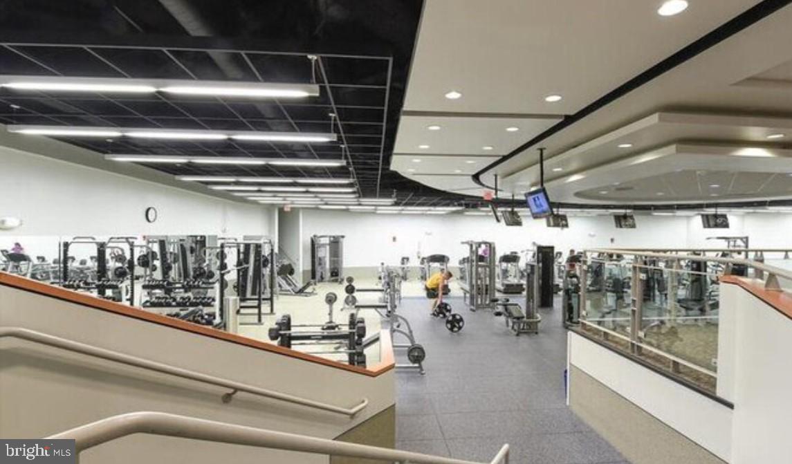 RIVER PLACE WEST - Residential Lease