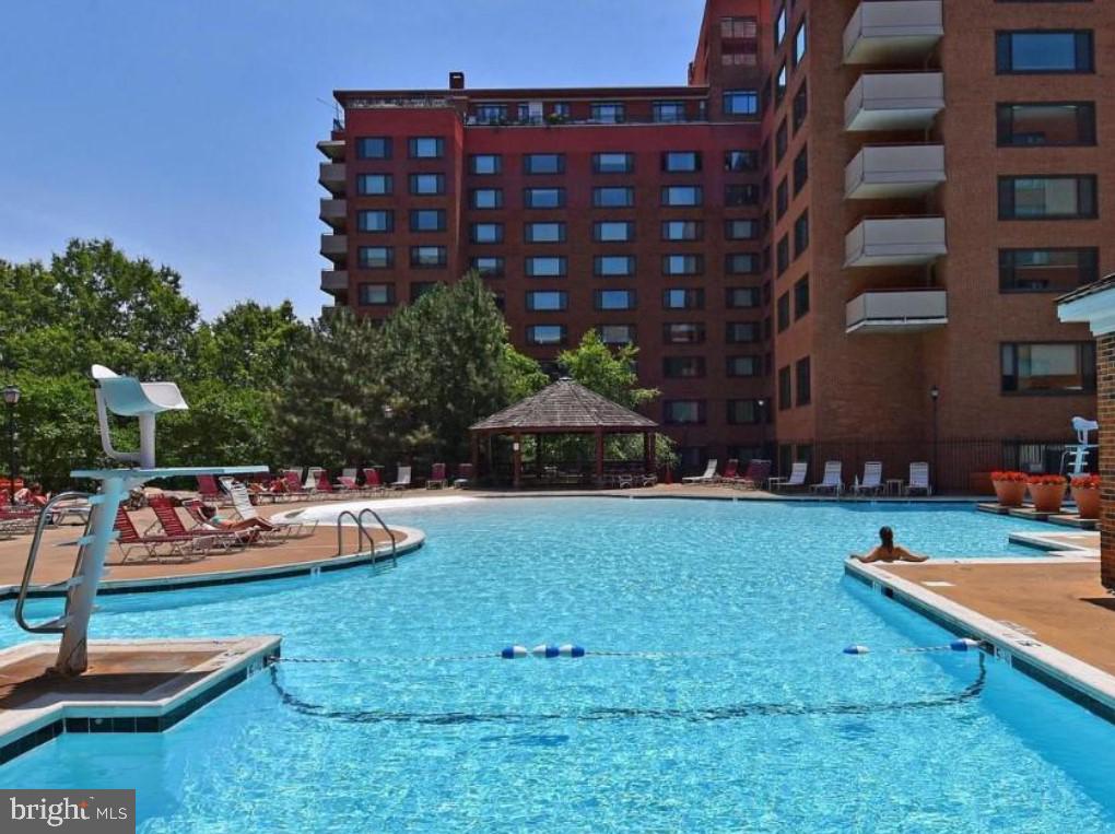 RIVER PLACE WEST - Residential Lease