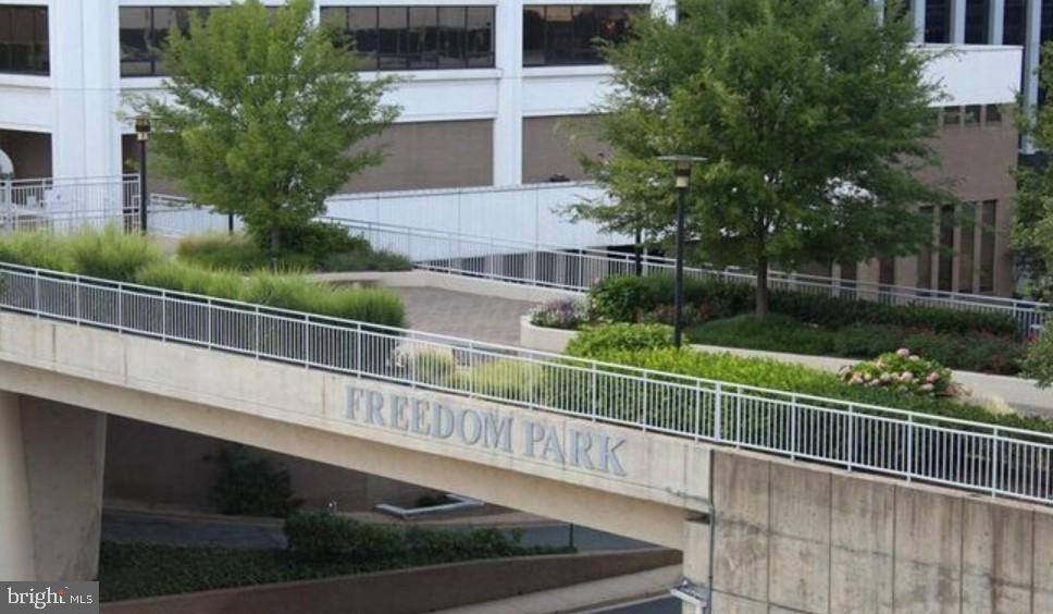 RIVER PLACE WEST - Residential Lease