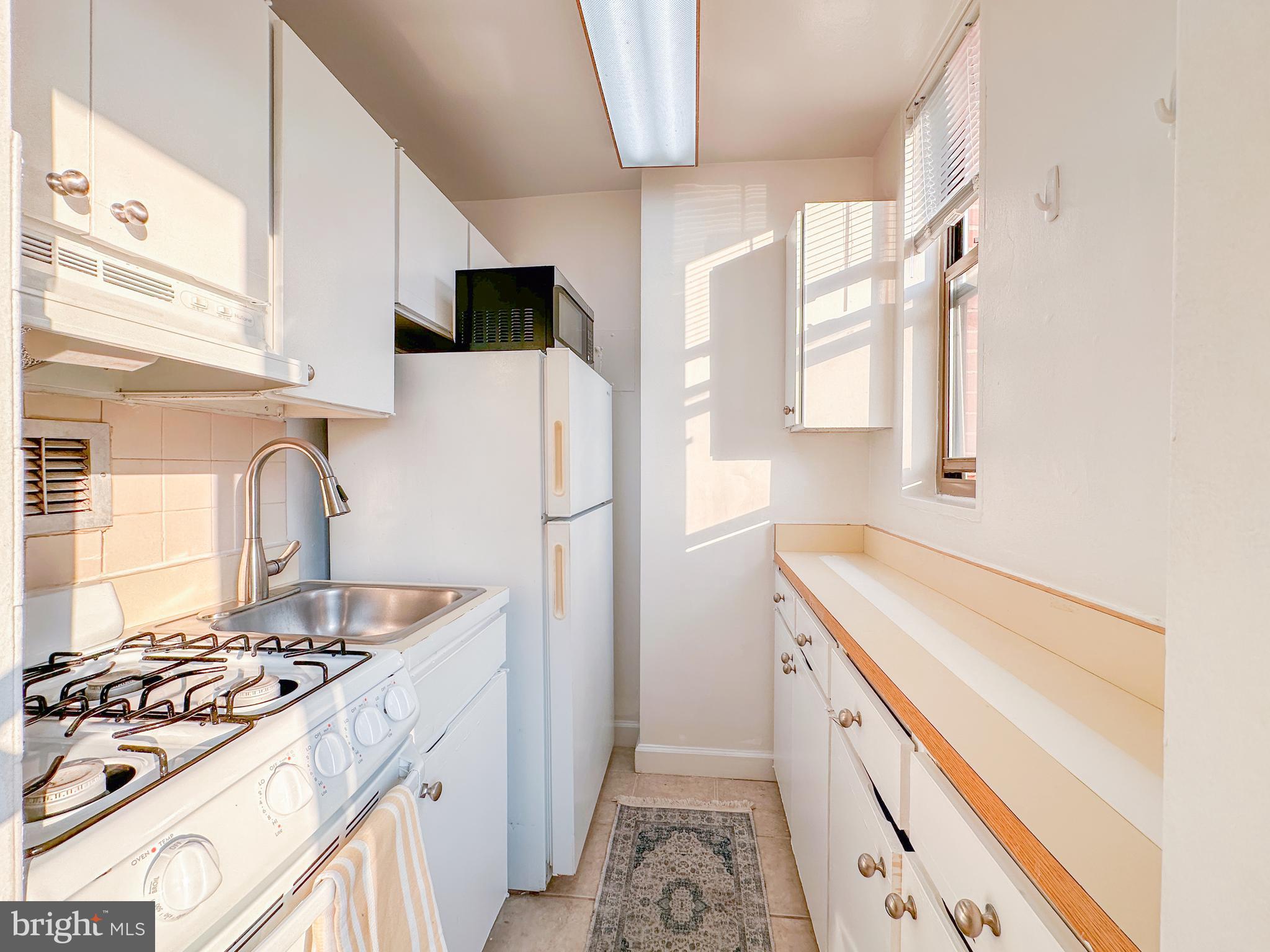 RIVER PLACE WEST - Residential Lease