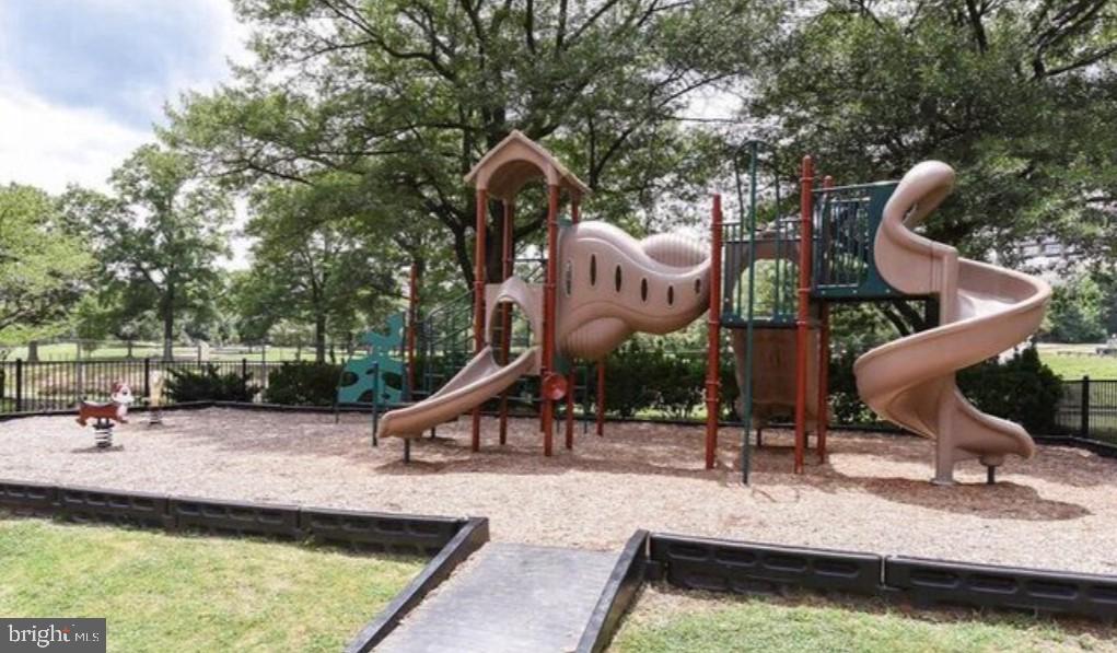 RIVER PLACE WEST - Residential Lease