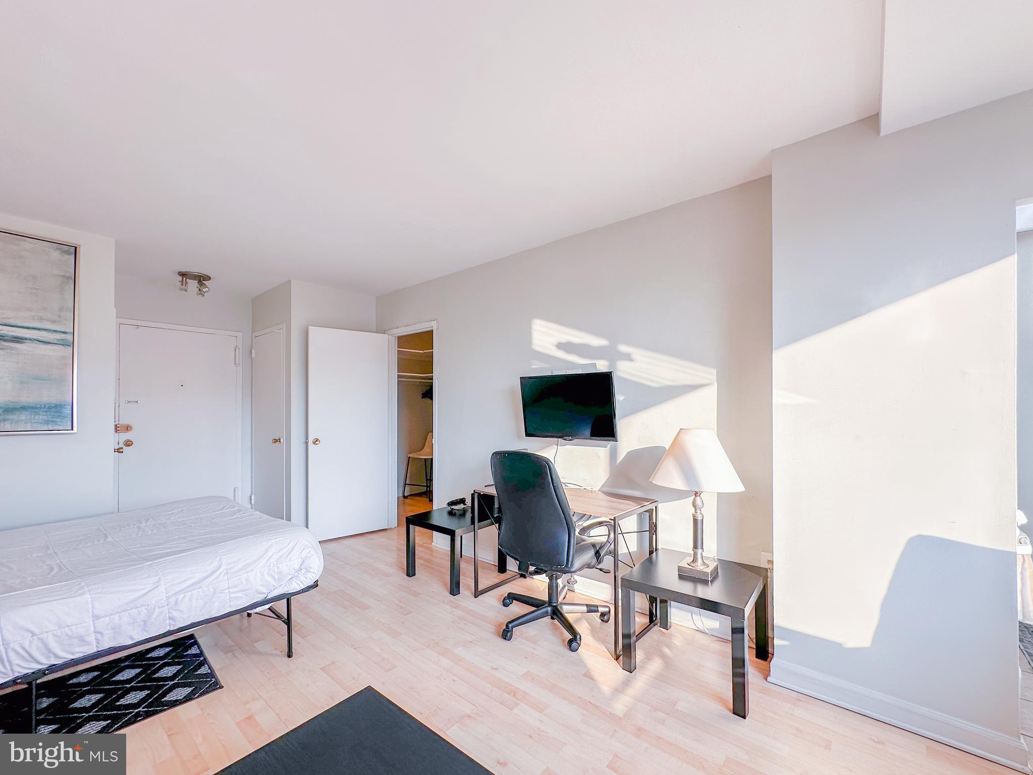 RIVER PLACE WEST - Residential Lease