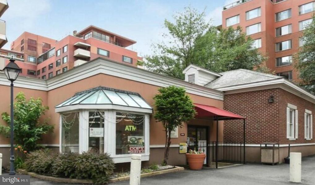 RIVER PLACE WEST - Residential Lease