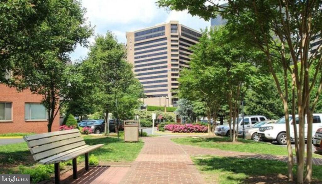 RIVER PLACE WEST - Residential Lease