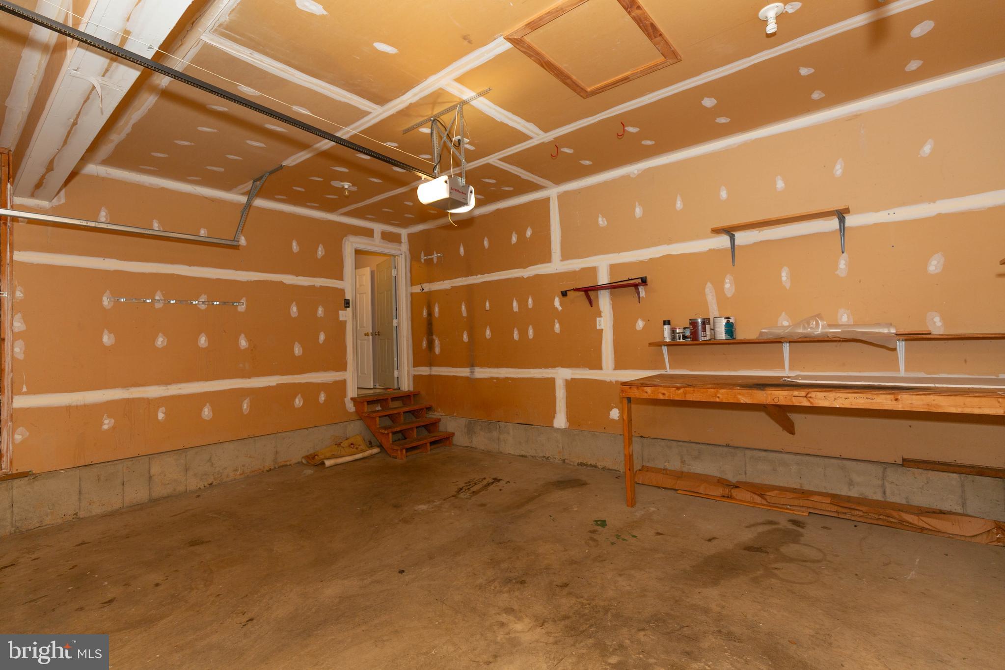 LOCUST HILL - Residential Lease