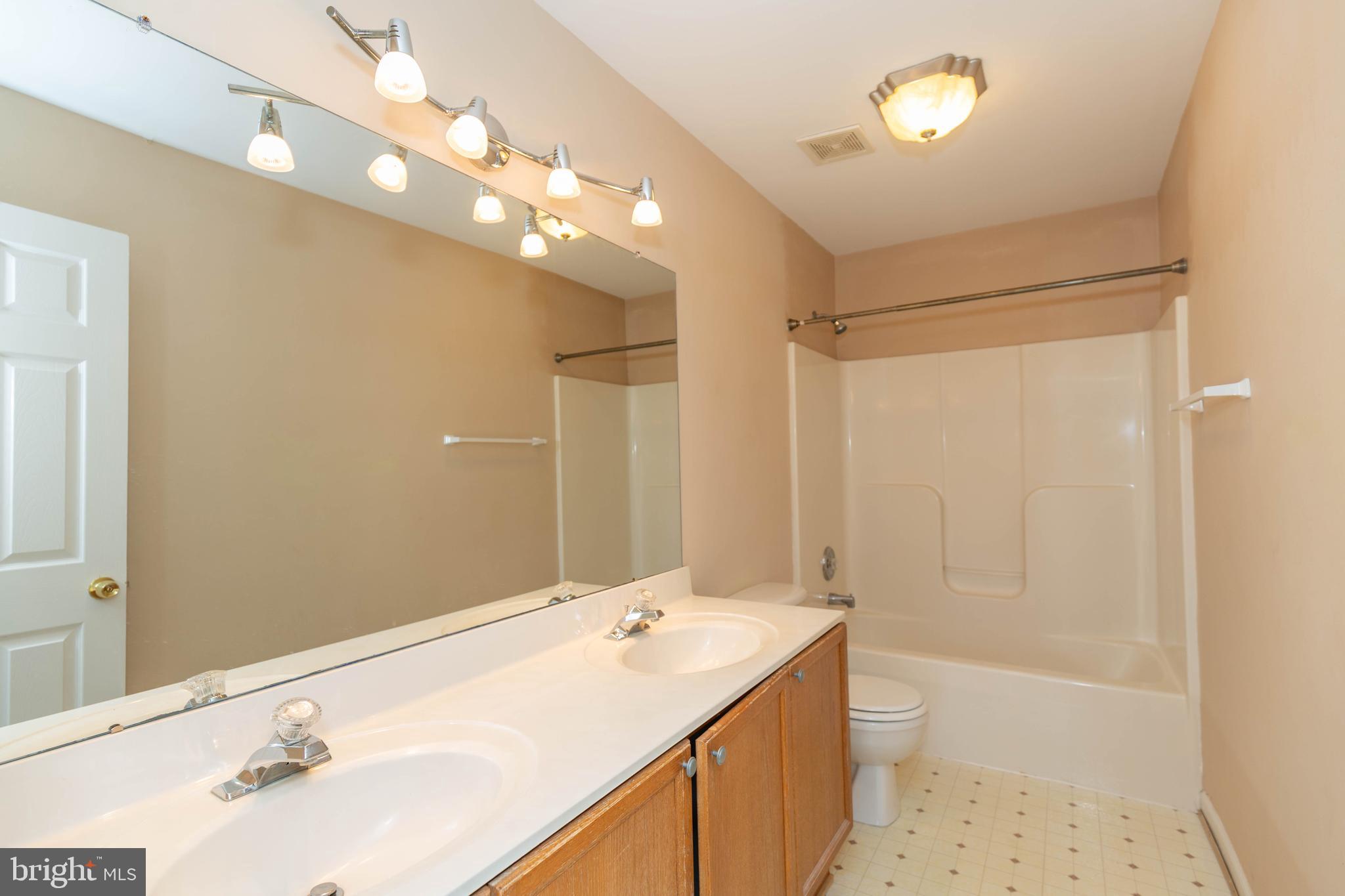 LOCUST HILL - Residential Lease