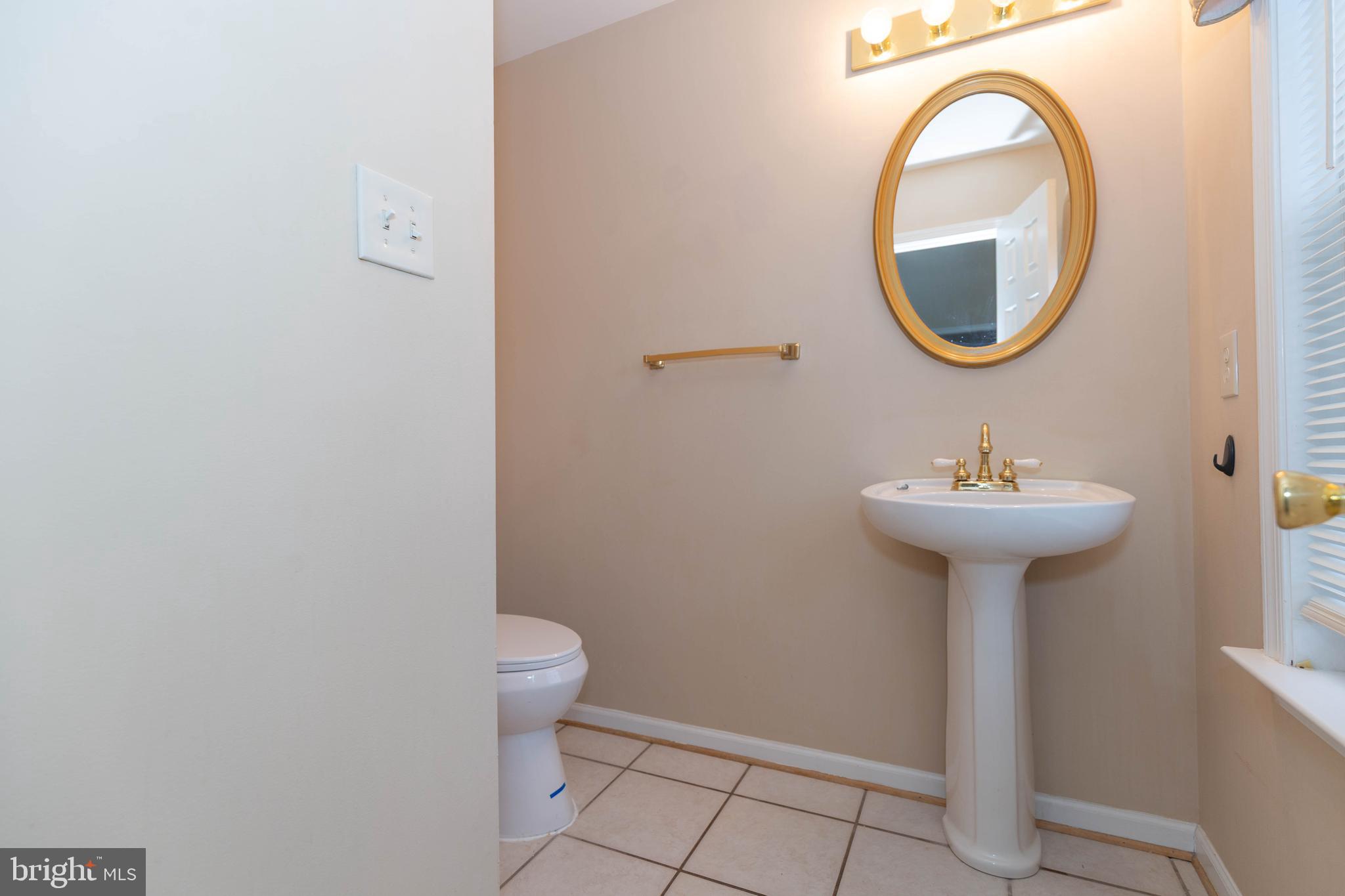 LOCUST HILL - Residential Lease