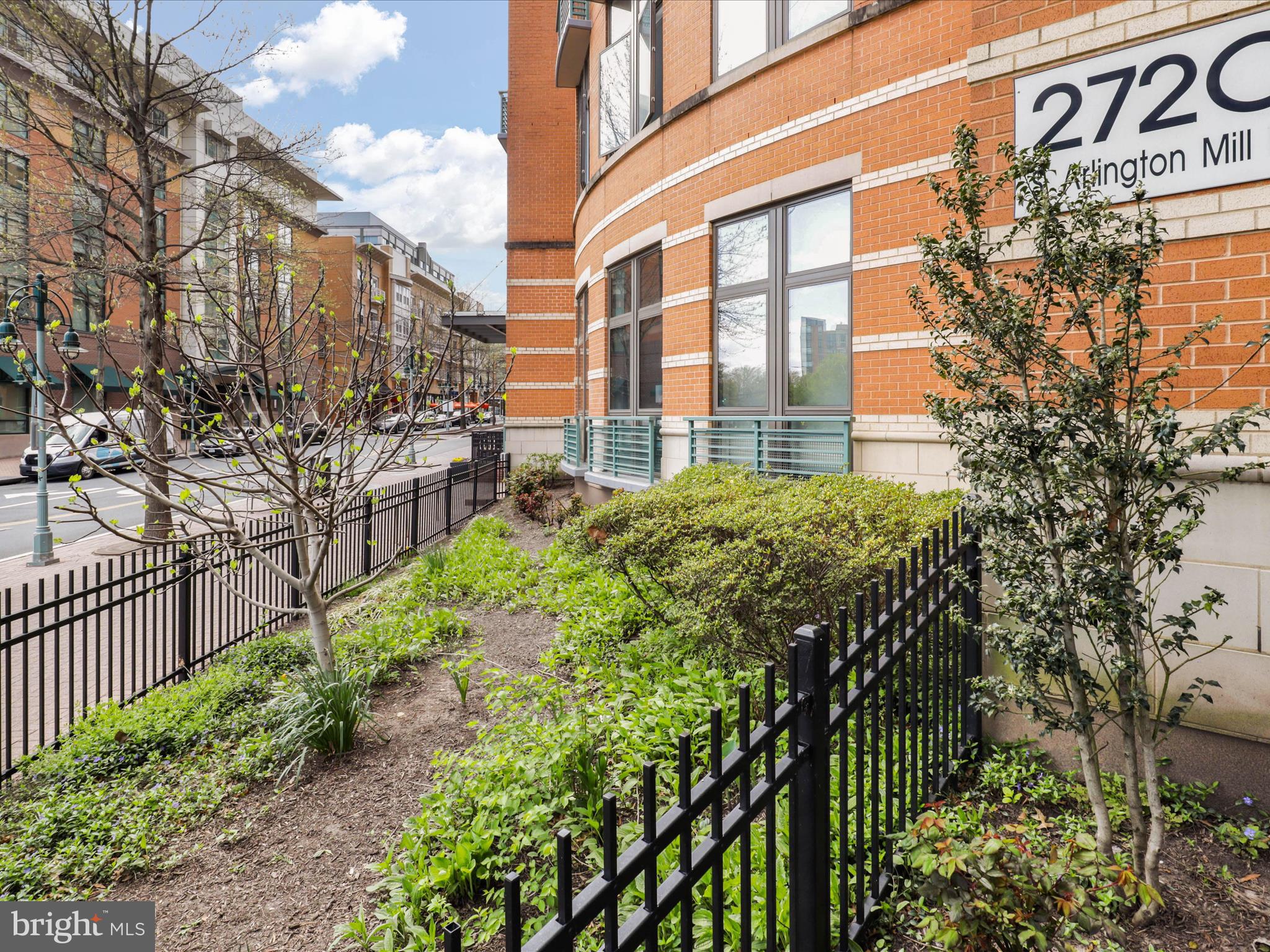 SHIRLINGTON VILLAGE - Residential