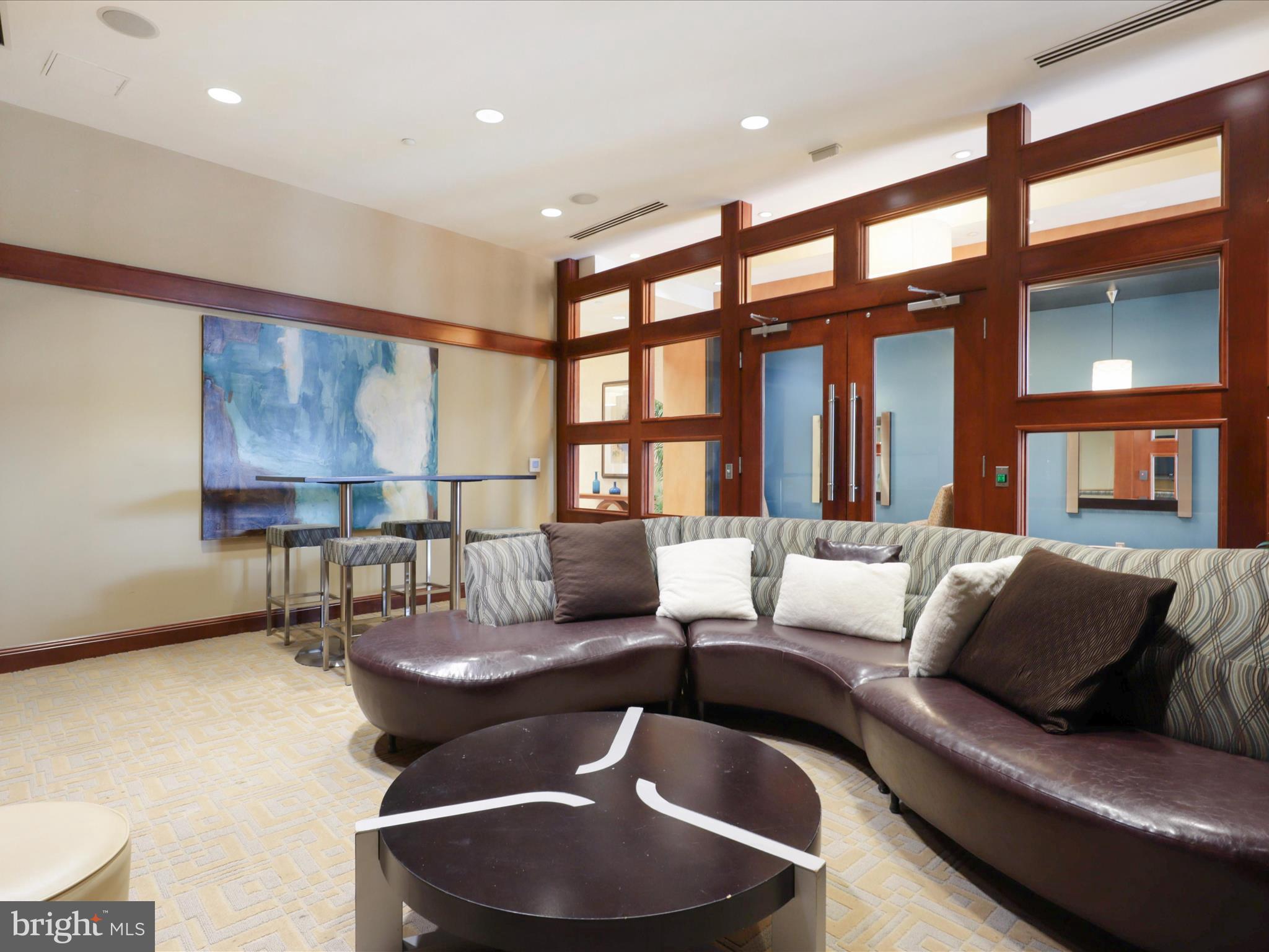 SHIRLINGTON VILLAGE - Residential