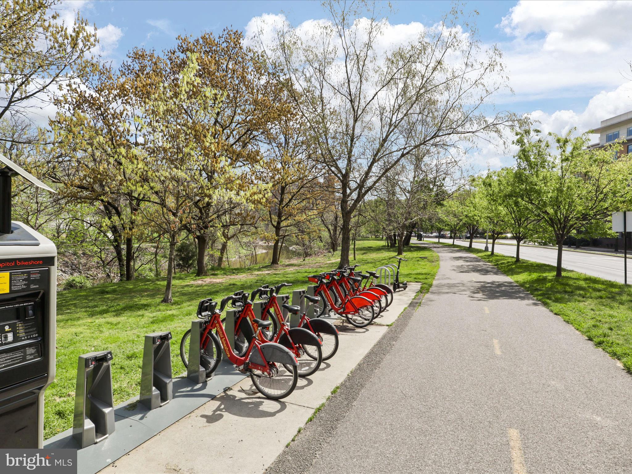 SHIRLINGTON VILLAGE - Residential