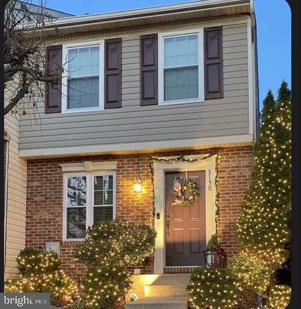 LISTED & SOLD SIMULTANEOUSLY*Beautiful end of group town home in St Clair community*Featuring 2 large bedrooms, 2 full bathrooms & fully finished lower level*Kitchen with SS appliances, living room with atrium doors leading deck, lower level has family room, full bath, storage room & walk up to back yard*FRESH PAINT, UPDATED ARCHITECTURAL ROOF, CLOSET ORGANIZERS, GREAT YARD BACKING TO TREES & PLENTY OF OVERFLOW PARKING AVAILABLE