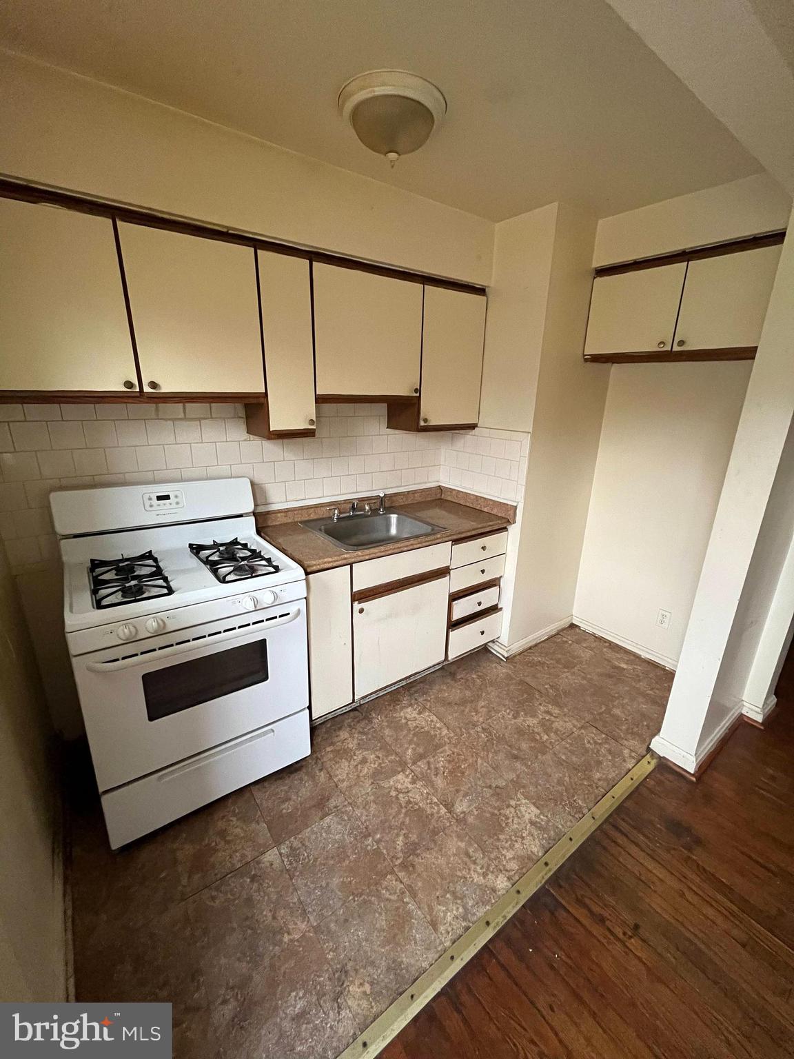 LAURAVILLE HISTORIC DISTRICT - Residential