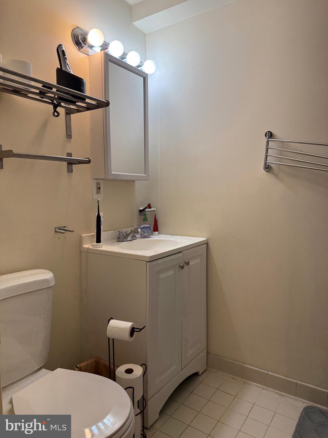 COLONIAL VILLAGE - Residential Lease