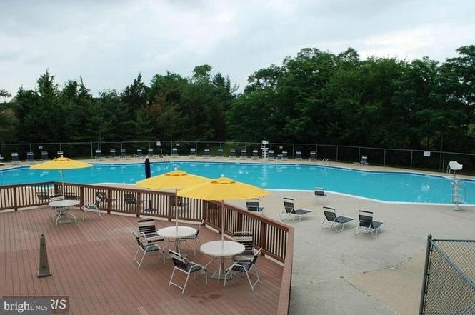 VICTORIA CROSSINGS AT MANCHESTER LAKES - Residential