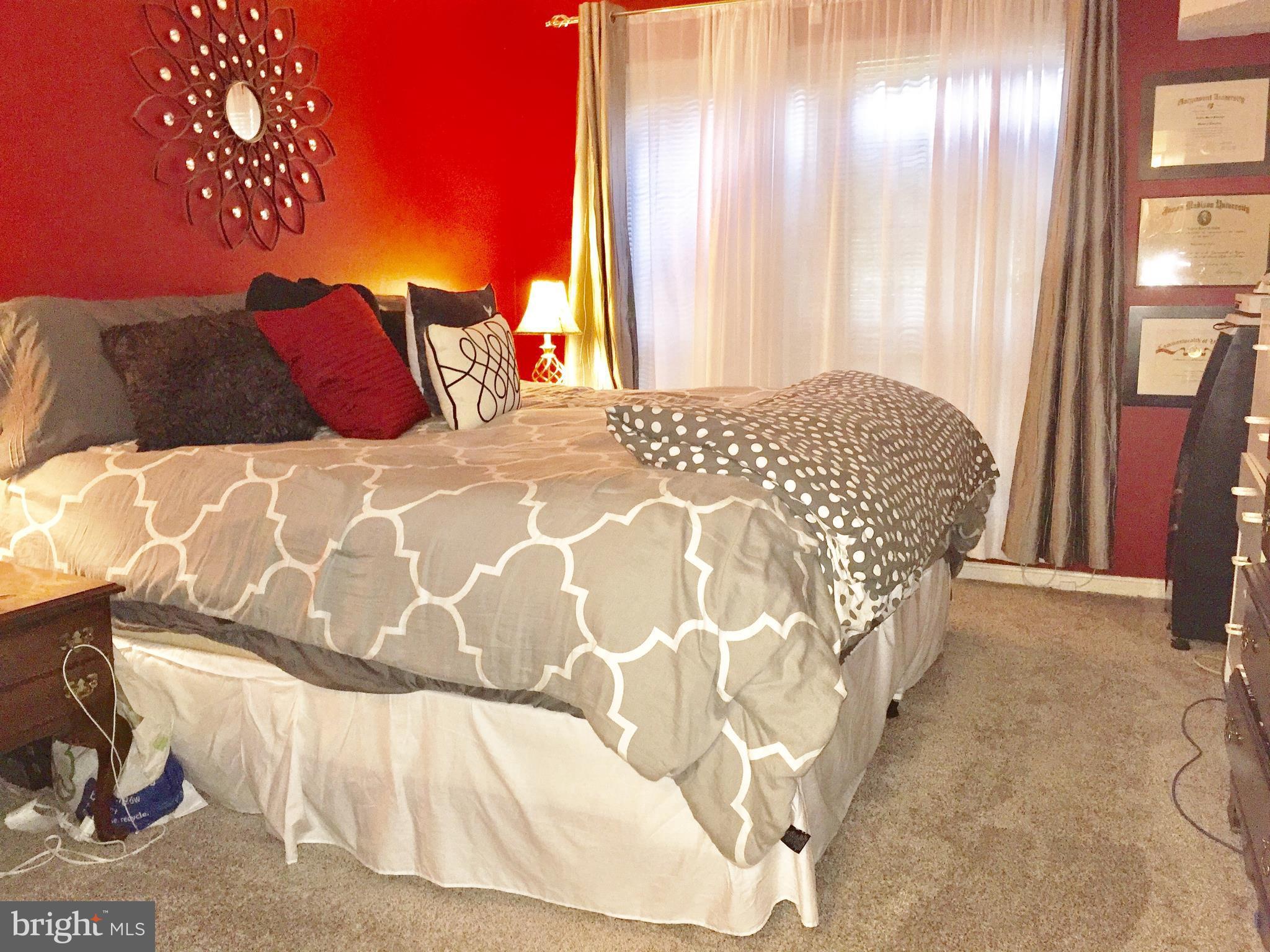 VICTORIA CROSSINGS AT MANCHESTER LAKES - Residential