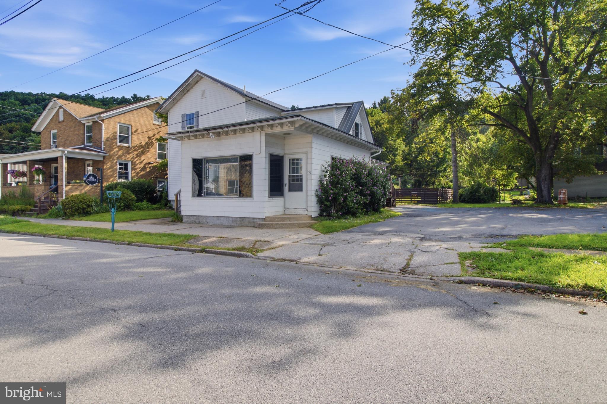 107 N 4TH STREET