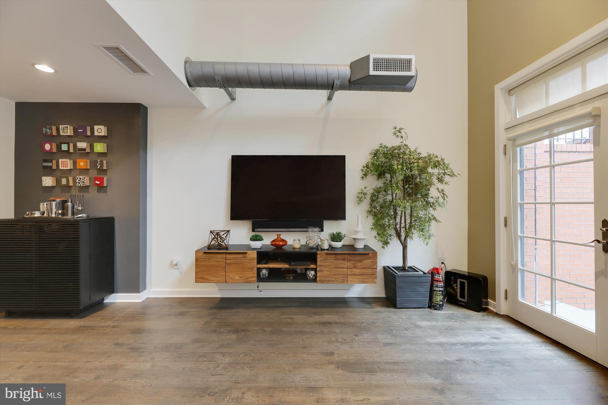 GASLIGHT SQUARE - Residential Lease