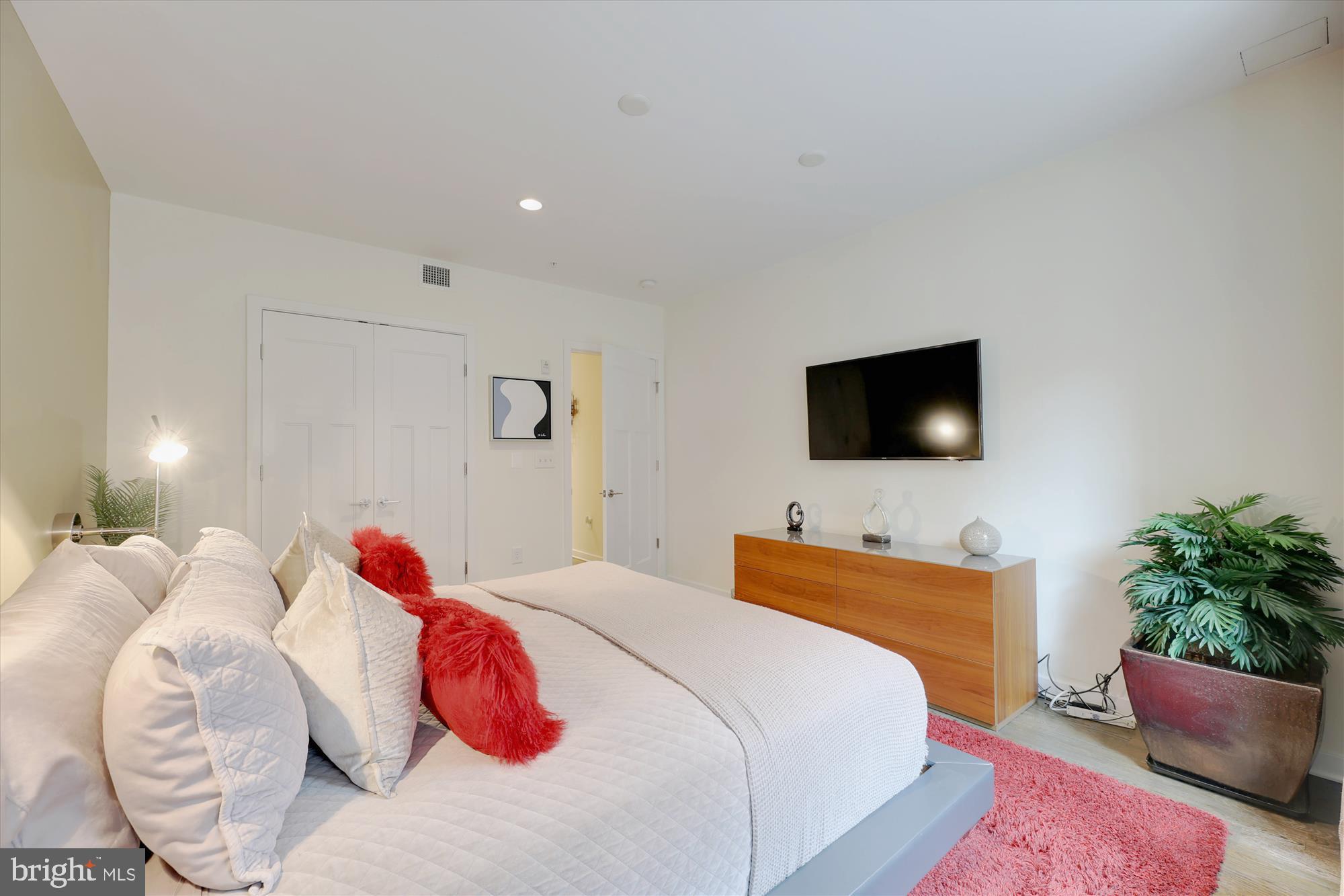 GASLIGHT SQUARE - Residential Lease