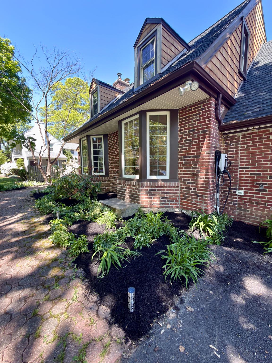 418 E COUNTRY CLUB LANE