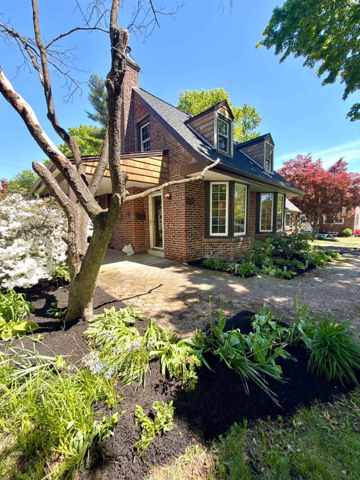 418 E COUNTRY CLUB LANE
