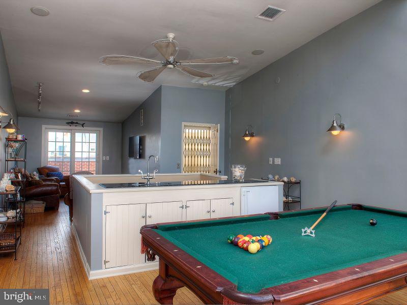 QUEEN VILLAGE - Residential