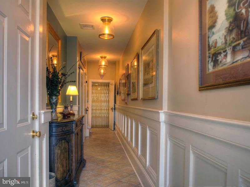 QUEEN VILLAGE - Residential