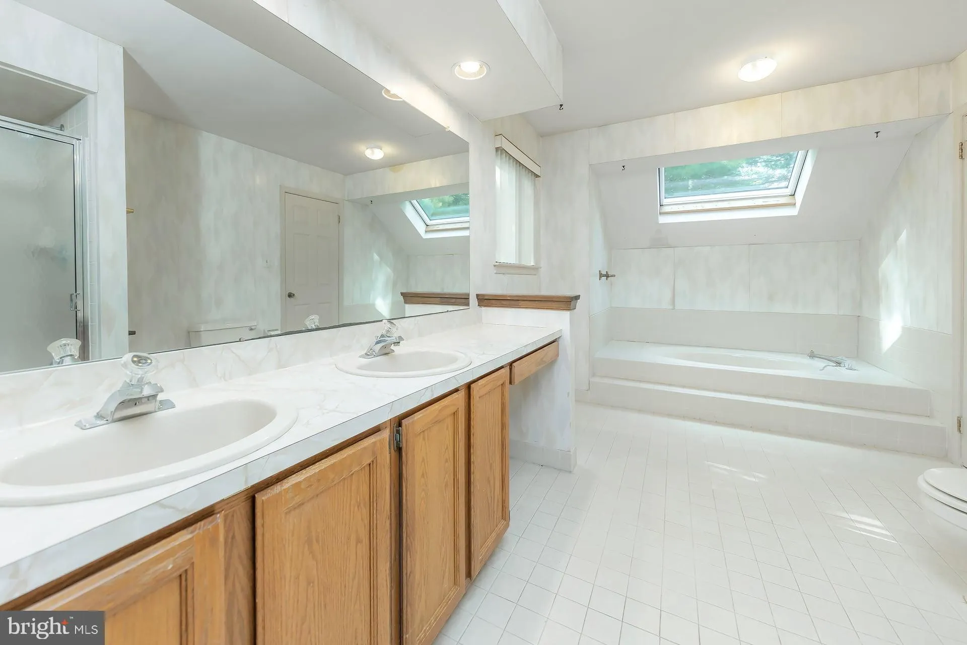 Voorhees, New Jersey 08043, United States, 3 Bedrooms Bedrooms, ,3 BathroomsBathrooms,Residential,Active,178406